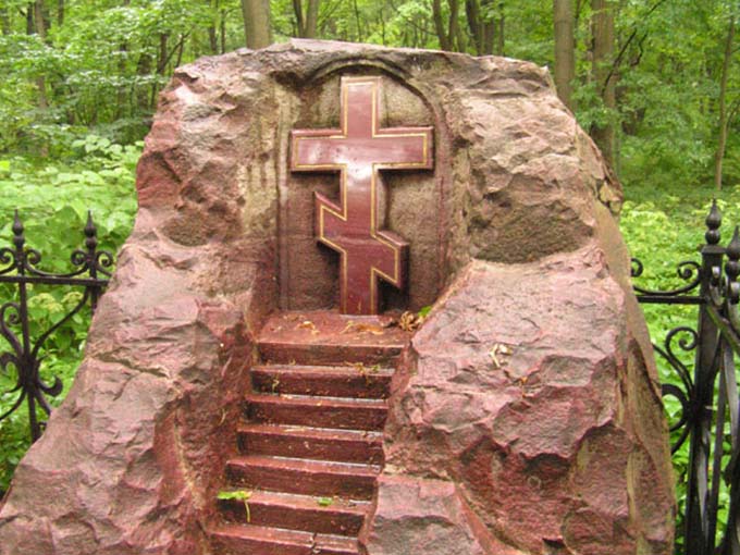 Как православному христианину вести себя на кладбище